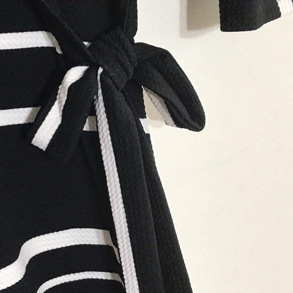 Neiman Marcus Black and White Dress with Tie Belt Size M - Picture 3 of 5